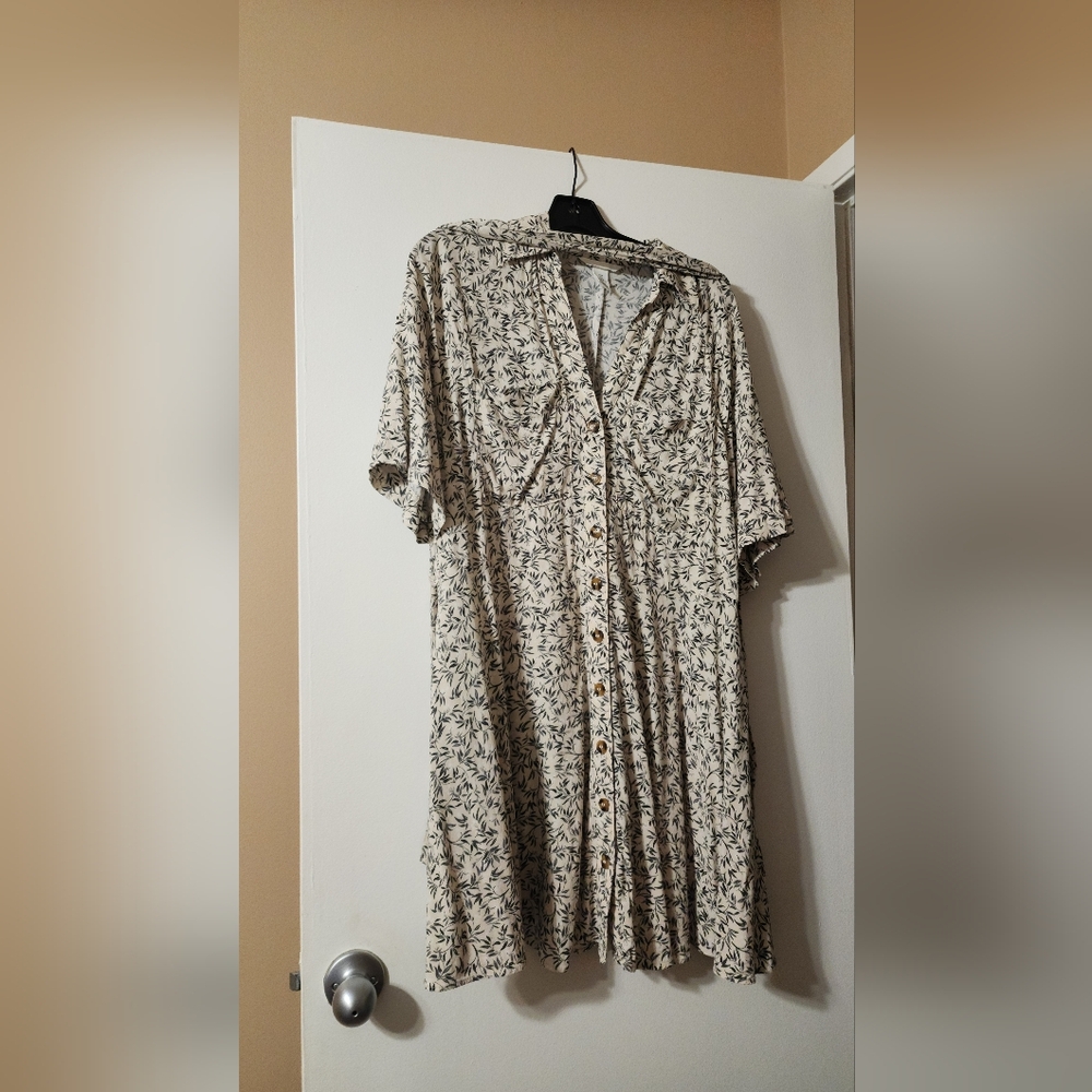 Floral Button-Up Dress - Picture 2 of 5